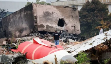 Aποκαλύψεις για τη συντριβή της Air India με 260 νεκρούς: «Σχεδόν βέβαιο» ότι ο κυβερνήτης έκλεισε τους κινητήρες