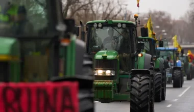 Πορεία αγροτών με τρακτέρ στη Μαδρίτη, ενάντια στη συμφωνία ΕΕ-Mercosur