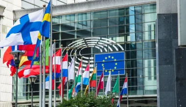 Το ευρωκοινοβούλιο ενέκρινε να «φορτωθεί» 90 δισ. ευρώ χρέος για να τα δώσουν στον Β.Ζελένσκι