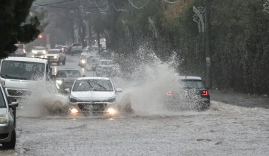 Έκτακτο δελτίο επιδείνωσης του καιρού από την ΕΜΥ: «Έρχεται» διπλή κακοκαιρία με καταιγίδες και θυελλώδεις ανέμους