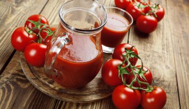 Αξίζει μια θέση στη διατροφή μας: Τα οφέλη που έχει για την υγεία ο τοματοχυμός