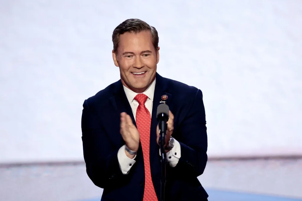 Βίντεο: Ο πρέσβης των ΗΠΑ στον ΟΗΕ Μάικ Βαλτς «προπονεί» τους Αμερικανούς Πεζοναύτες στην Γενεύη!