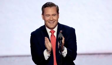 Βίντεο: Ο πρέσβης των ΗΠΑ στον ΟΗΕ Μάικ Βαλτς «προπονεί» τους Αμερικανούς Πεζοναύτες στην Γενεύη!