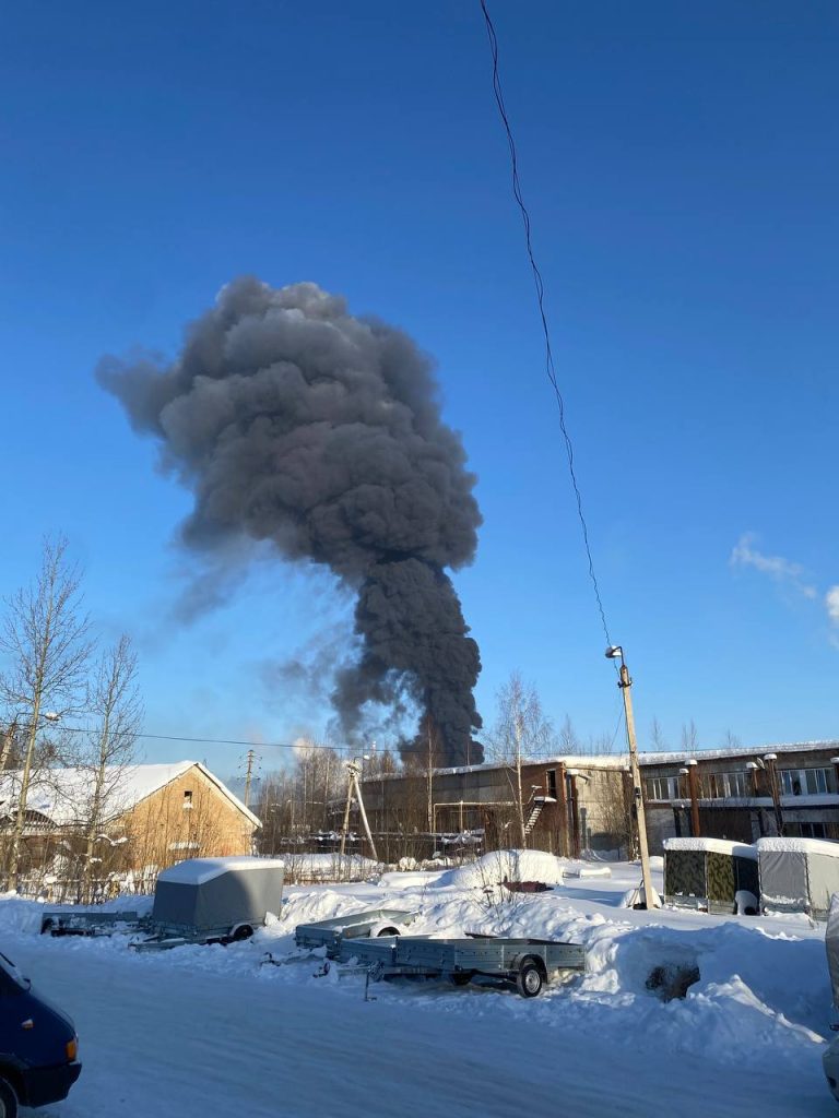 Οι ουκρανικές δυνάμεις κτύπησαν διυλιστήριο της Lukoil στη ρωσική Δημοκρατία των Κόμι (βίντεο)