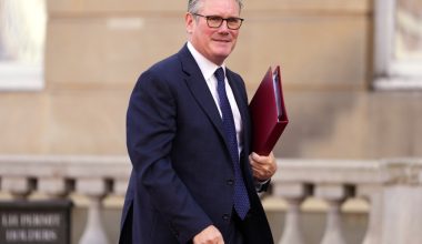 Νέο πλήγμα για τον Κ.Στάρμερ από το σκάνδαλο Τ.Επστάιν: Παραιτείται και ο γενικός γραμματέας της κυβέρνησης