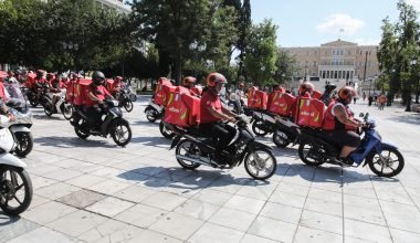 Τσικνοπέμπτη: 24ωρη απεργία ανακοίνωσαν οι διανομείς της efood για σήμερα