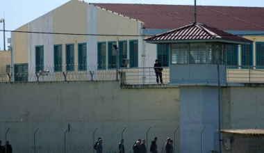 Ένταση και φωτιά στην Πτέρυγα Α2 των φυλακών Τρικάλων