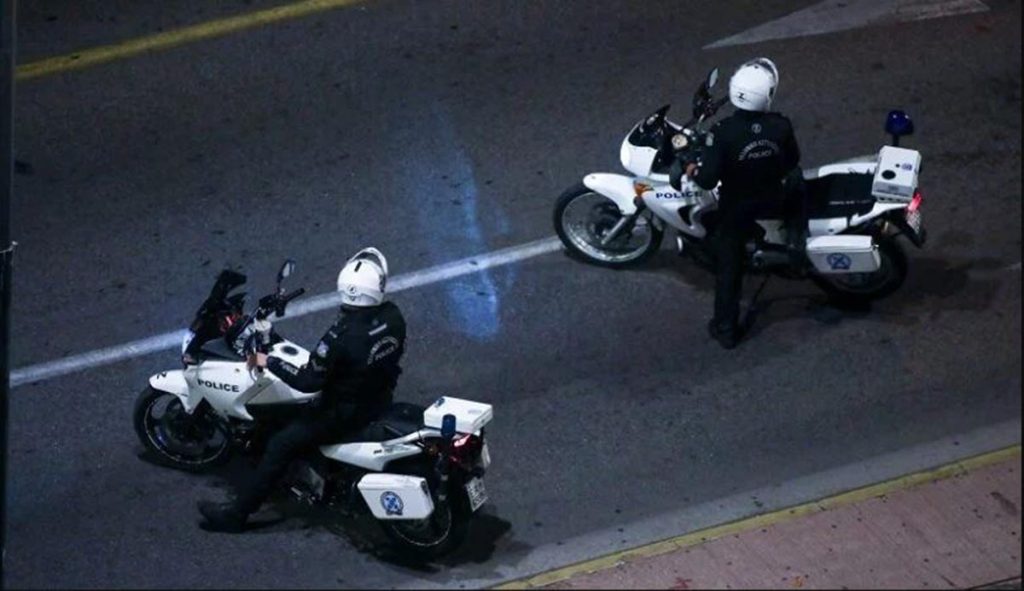 Συνελήφθη ανήλικος οδηγός με κλεμμένη μοτοσυκλέτα μετά από καταδίωξη στο κέντρο της Αθήνας