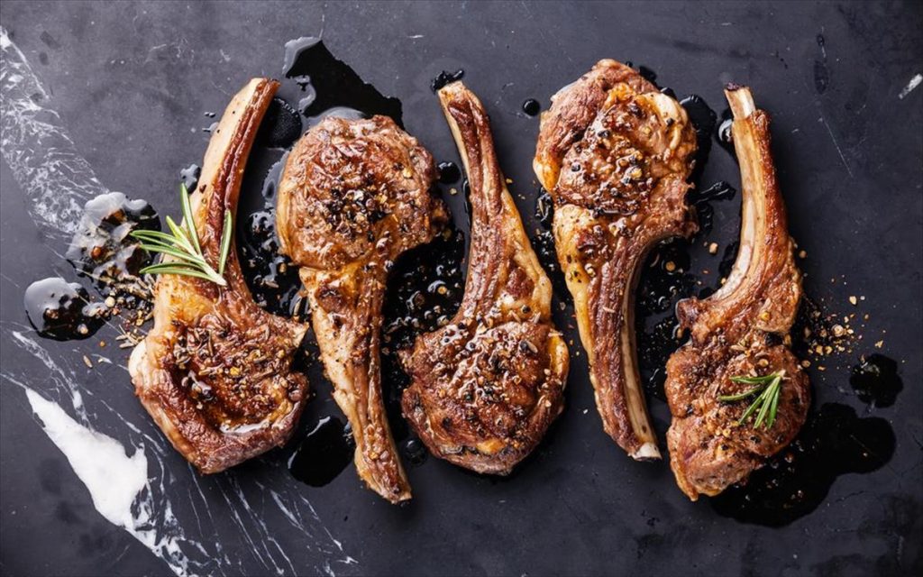 Για να φάτε χωρίς τύψεις: Δείτε πόσες θερμίδες έχουν τα φαγητά της Τσικνοπέμπτης