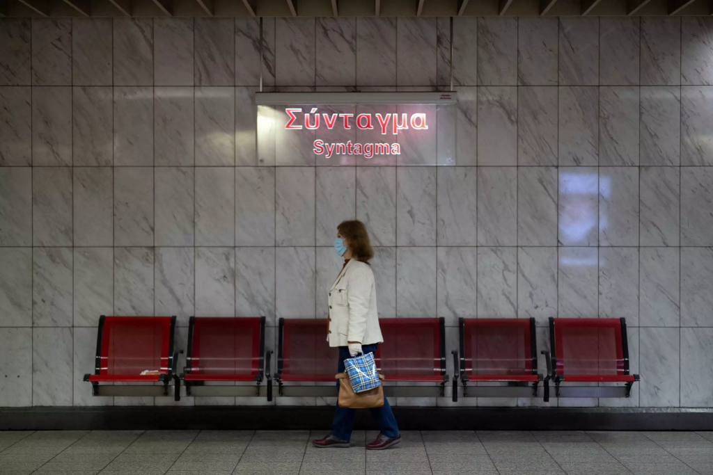 Μετρό: Νεκρή η γυναίκα που έπεσε στις γραμμές στον σταθμό «Σύνταγμα» (upd)