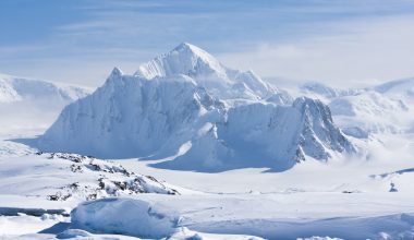 Περιηγήτρια διαμαρτύρεται γιατί της απαγορεύουν να πάει σε συγκεκριμένο μέρος στην Ανταρκτική