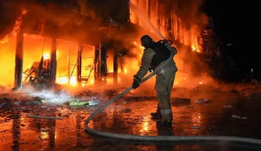 Βίντεο: «Κόλαση» στην Οδησσό και στο Τσορνομόρσκ – Οι Ρώσοι διέλυσαν λιμάνια και ενεργειακές υποδομές