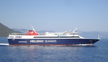 Βλάβη στο πλοίο «Άρτεμις» κατά την αναχώρησή του από Λαύριο για Κυκλάδες: Ταλαιπωρία για 57 επιβάτες