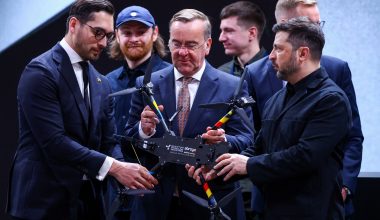 Ο Β.Ζελένσκι στην τελετή έναρξης παραγωγής των γερμανο-ουκρανικών drone «Linza 3.0»