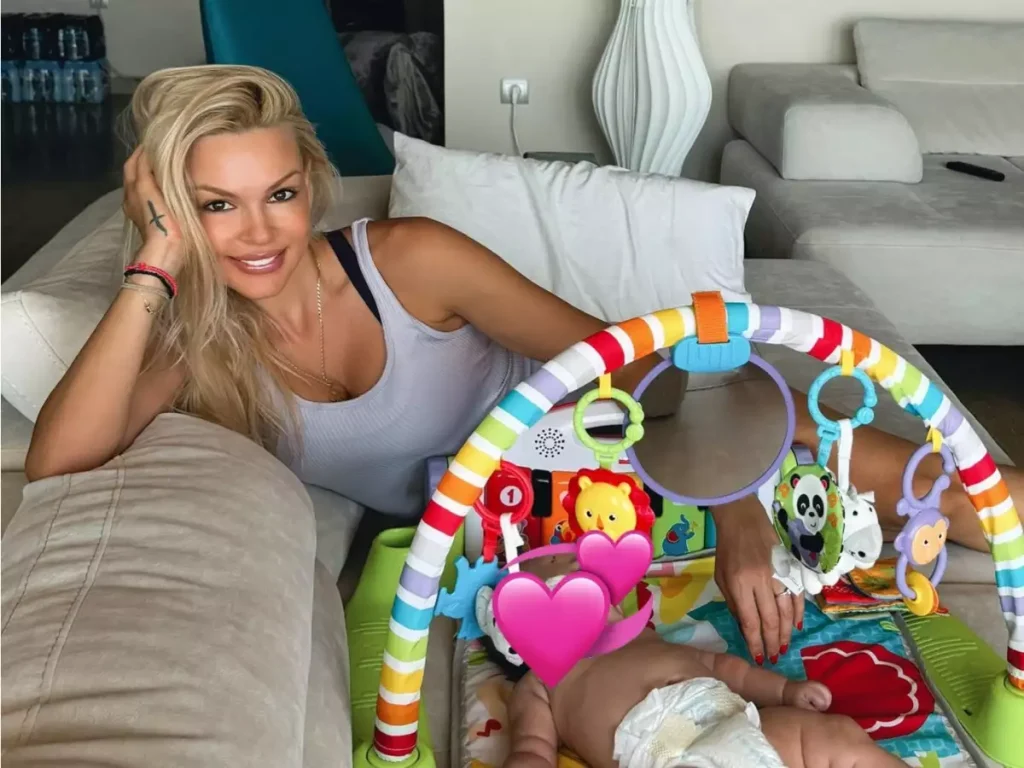 Βίκυ Κάβουρα: «Η κόρη μου βλέπει τον Άγιο Παΐσιο – Του λέει καληνύχτα και κοιμάται»