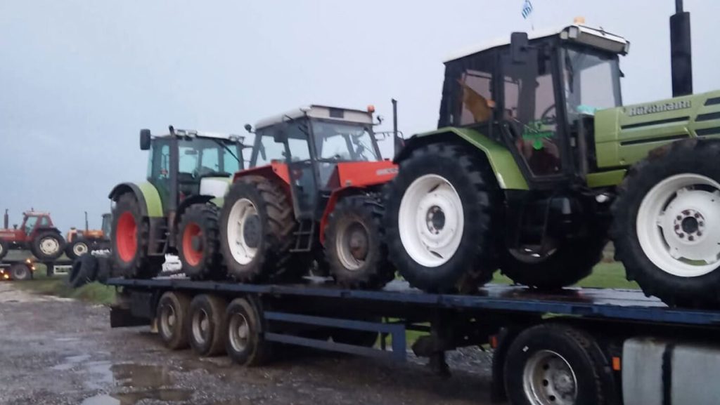 Αστυνομικές δυνάμεις στα διόδια των Αφιδνών και της Ελευσίνας: Aπό απολύμανση περνούν τα τρακτέρ (upd2)