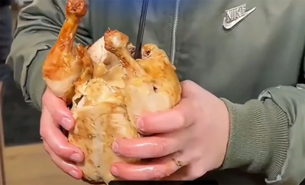 «Κurachino»: Τι είναι ο νέος καφές από τη Λευκορωσία – Ο ιδιαίτερος τρόπος… σερβιρίσματος (βίντεο)