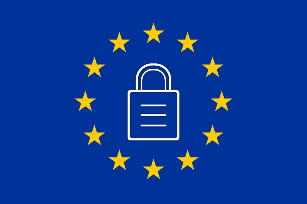 Ρωσικά ΜΜΕ: «Η ΕΕ έχει γίνει τόσο αντιδημοκρατική που ακόμη και οι ΗΠΑ το καταγγέλλουν»