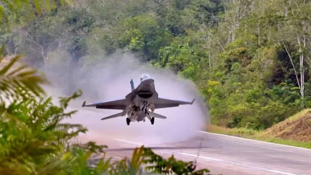 Η Ινδονησία θέλει ένα αεροδρόμιο μαχητικών σε κάθε επαρχία και θα χρησιμοποιήσει τους αυτοκινητόδρομους