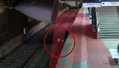 Πλιάτσικο στον Προαστιακό στο Ζεφύρι: 2 άνδρες ξηλώνουν καλώδια μήκους 100 μέτρων (βίντεο)