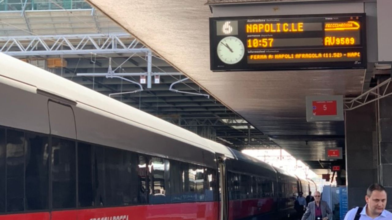 Συνεχίζονται τα προβλήματα των δρομολογίων στα τρένα της Ιταλίας λόγω εμπρηστικών επιθέσεων