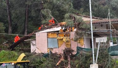 Κατάκολο: Τεράστιος βράχος αποκολλήθηκε και απειλεί σπίτια – Εκκενώνονται προληπτικά κατοικίες (φωτο – βίντεο)