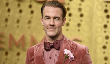 Τζέιμς Βαν Ντερ Μπικ: Ο όρος στο συμβόλαιό του που έφερε την οικογένειά του σε δύσκολη θέση