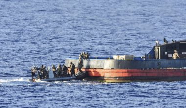 Το γαλλικό Ναυτικό κατάσχεσε 2,4 τόνους κοκαΐνης στον Ειρηνικό (φώτο)