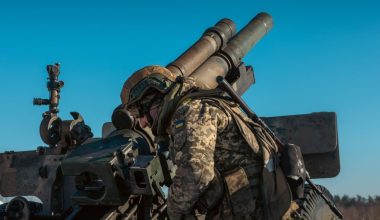 Ουκρανία: Νέες φωτογραφίες με πυροβόλα του ΕΣ που χρησιμοποιούνται  στον πόλεμο κατά της Ρωσίας