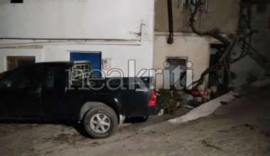 Έγκλημα στο Ηράκλειο: Με το μαχαίρι καρφωμένο στην κοιλιά βρέθηκε ο 67χρονος – Αυτός είναι ο 63χρονος αδελφοκτόνος