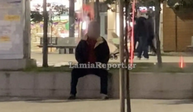 Βίντεο: Ηλικιωμένος αυτοϊκανοποιείται μπροστά σε ανήλικες σε κεντρική πλατεία της Λαμάς