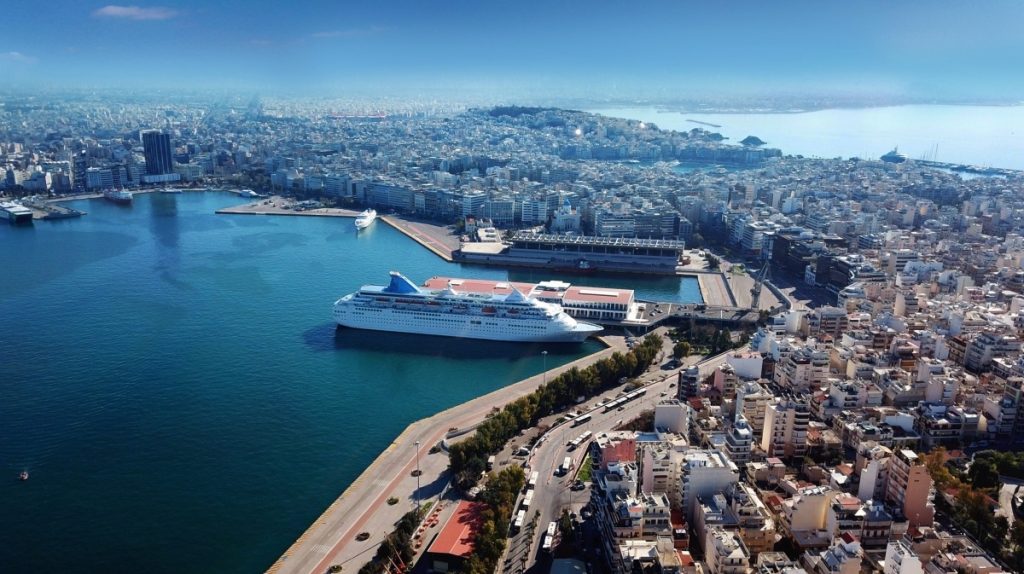 Κρουαζιερόπλοιο έμεινε ακυβέρνητο κατά την είσοδό του στο λιμάνι του Πειραιά!