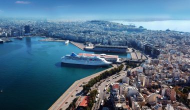 Κρουαζιερόπλοιο έμεινε ακυβέρνητο κατά την είσοδό του στο λιμάνι του Πειραιά!