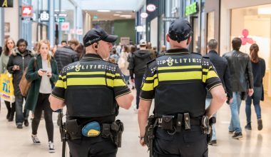 Bίντεο: Παράνομοι μετανάστες χτυπούν ηλικιωμένο στην Ολλανδία επειδή έβγαλε τον σκύλο του βόλτα!