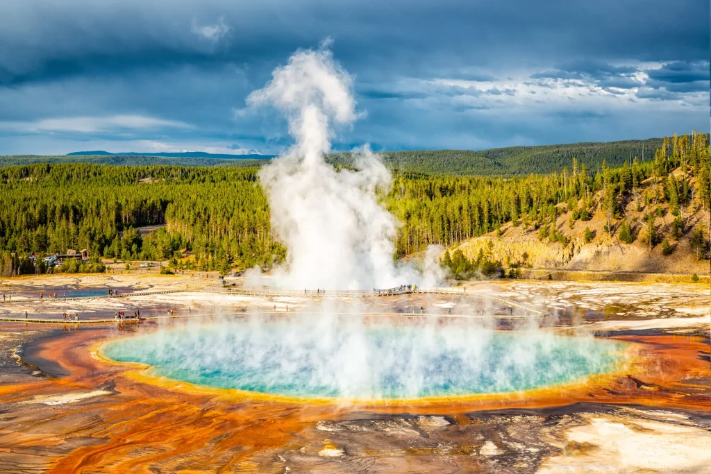 Yellowstone: Υπάρχει κίνδυνος να «ξυπνήσει» το υπέρ-ηφαίστειο;