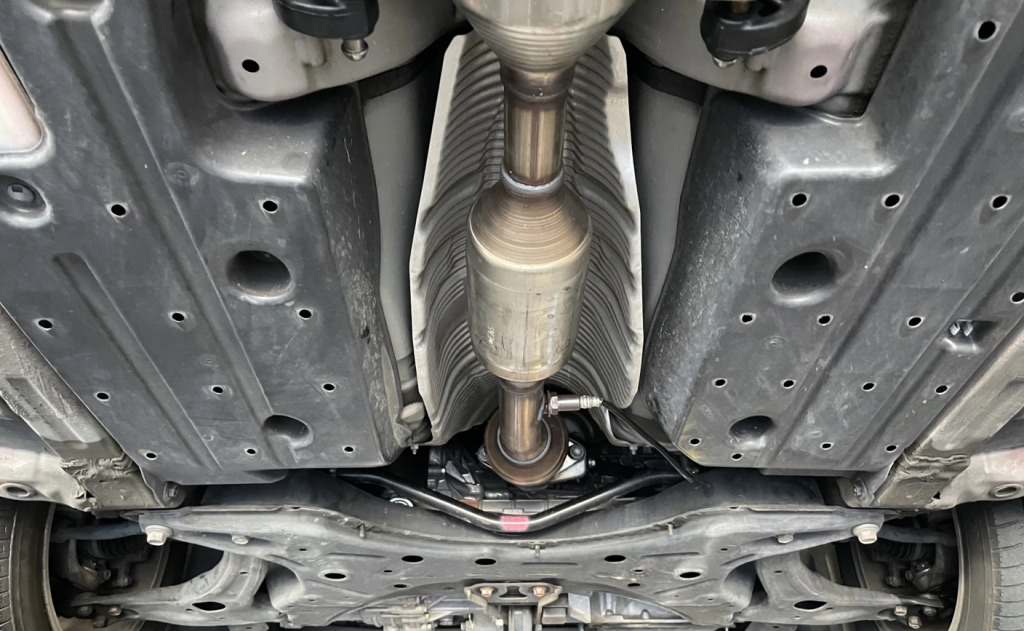 Αυξήθηκαν οι κλοπές καταλυτών: Στο στόχαστρο των Ρομά αυτοκίνητα και λεωφορεία! (βίντεο)