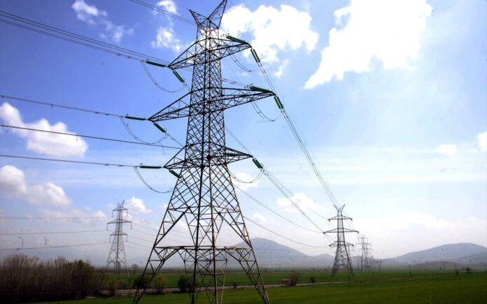 Οι βιομήχανοι απειλούν με περιορισμό παραγωγής ή μεταφορά δραστηριοτήτων λόγω της ακριβής ενέργειας