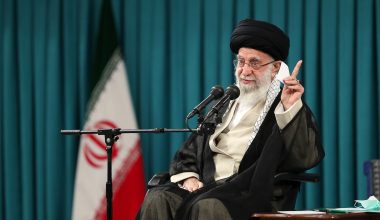 Αλί Χαμενεΐ προς Τραμπ: «Ακόμα & οι ισχυρότεροι μπορεί να δεχθούν τέτοιο χτύπημα που δεν θα μπορούν να σηκωθούν»