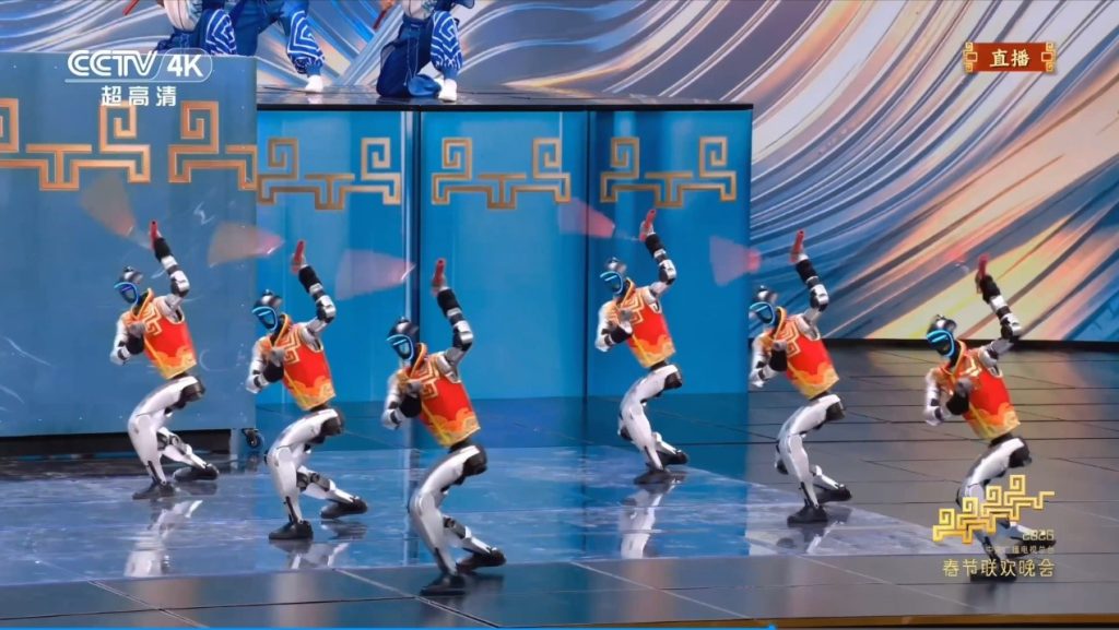 Bίντεο: Ανθρωποειδή ρομπότ στην Κίνα κάνουν κινήσεις κουνγκ φου σε παράσταση πολεμικών τεχνών