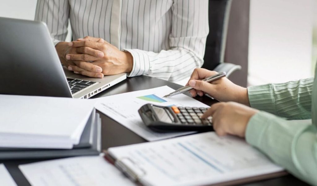 Φορολογικές δηλώσεις: Νέο έντυπο Ε3 για τους μη μισθωτούς με «κλειδωμένες» δαπάνες και αυξημένο ελάχιστο φόρο