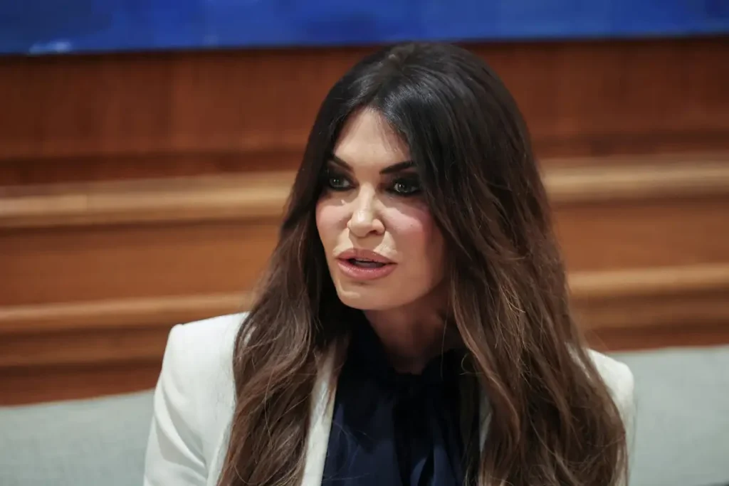 Κ.Γκιλφόιλ: «Είμαι στην Ελλάδα για να αντισταθώ πολύ επιθετικά στα κινεζικά συμφέροντα»