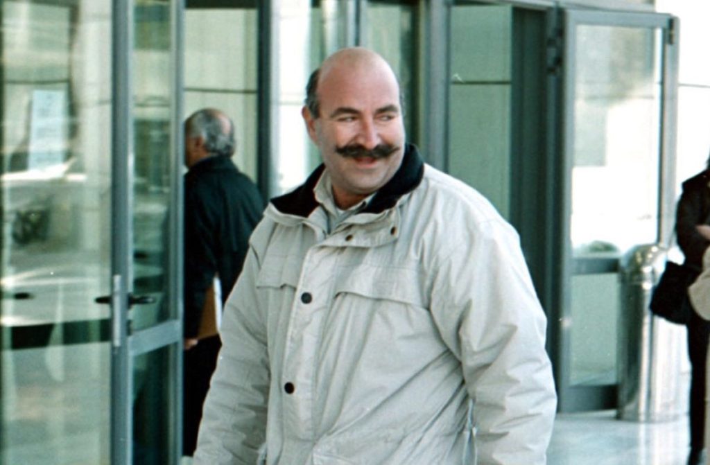 Χ.Μαυρίκης: Στη δημοσιότητα φωτογραφία ντοκουμέντο που τον δείχνει να κρατά το όπλο