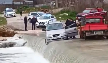 Αλεξανδρούπολη: Σε εξέλιξη επιχείρηση διάσωσης οδηγού που προσπάθησε να διασχίσει ρέμα και εγκλωβίστηκε