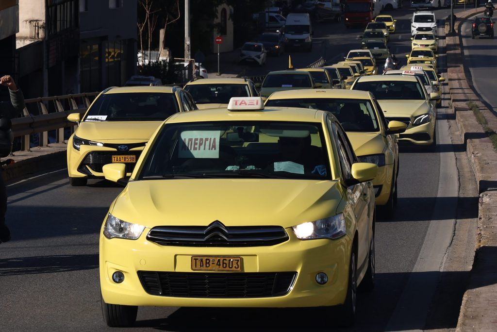 Χωρίς ταξί για δεύτερο 24ωρο: Ετοιμάζονται να «τραβήξουν χειρόφρενο» την τουριστική περίοδο οι οδηγοί