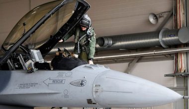 Ρωσία για Ολλανδούς πιλότους σε ουκρανικά F-16: «Νόμιμοι στρατιωτικοί στόχοι και εγκληματίες»