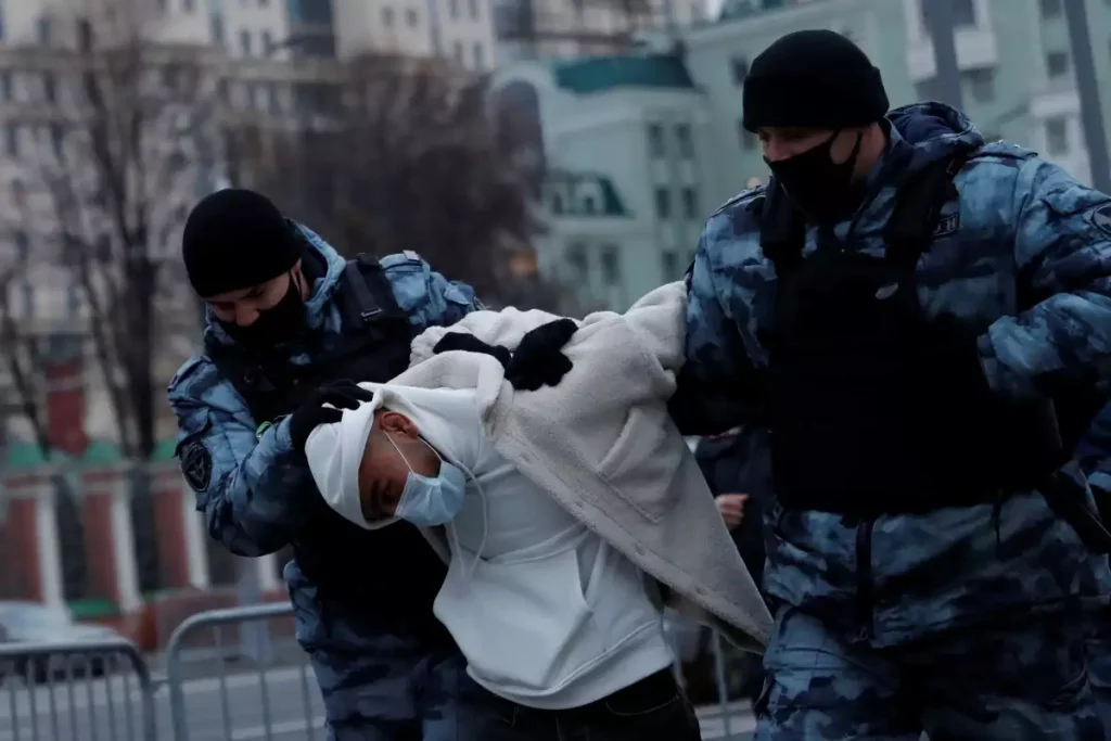 Στη φυλακή τέσσερις μάρτυρες του Ιεχωβά στη Ρωσία για εξτρεμιστική δραστηριότητα