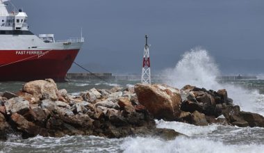 Αλλαγές στα δρομολόγια των πλοίων λόγω των ισχυρών ανέμων: Πού υπάρχει απαγορευτικό απόπλου