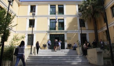 Δικαστήρια Eυελπίδων: Αιγύπτιος αντί να απελαθεί τους ξέφυγε μέσα από τα χέρια και απέδρασε!