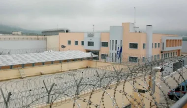 Φυλακές Δομοκού:  Συνελήφθη ο αρχιφύλακας για συνέργεια στη δολοφονία του ισοβίτη Αντώνη Παπαδάτου