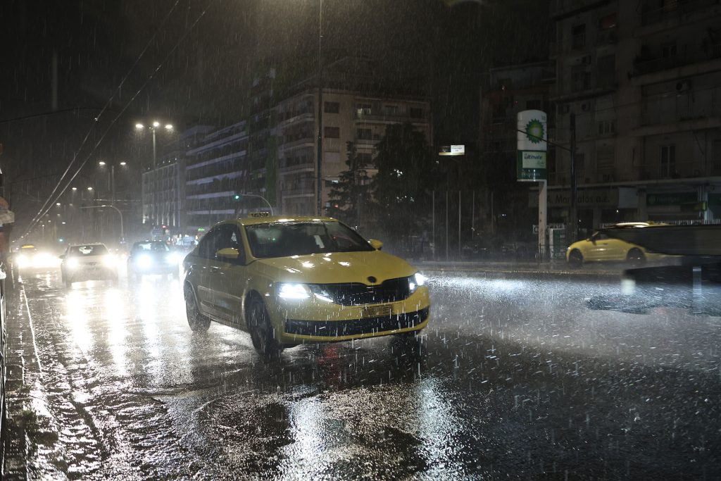 Κακοκαιρία από την Παρασκευή το απόγευμα – «Γραμμή λαίλαπας» από Θράκη έως Πελοπόννησο